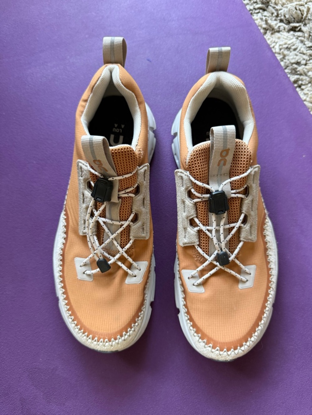 ON sneakers with suede & stitching